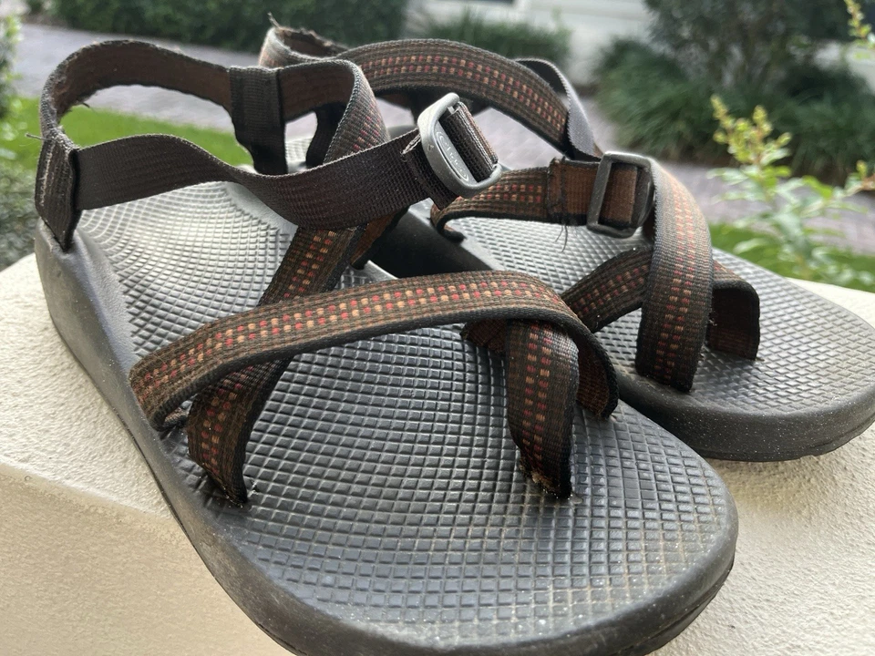 Sandalias deportivas para hombre Chaco Z2 Vibram talla 10 suelas negras correas estampadas Foto 4 de 4