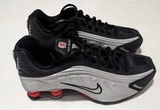 Nike  Shox R4   GS CW2626 005   Big kids metallic silver shoes sz  7Y Brand  New