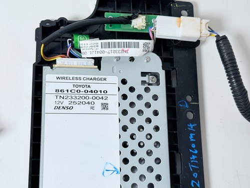 2020 TOYOTA TACOMA CONSOLE WIRELESS PHONE CHARGER MODULE UNIT | OEM 861C0-04010 - Picture 5 of 6