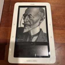 Barnes Noble White Touchscreen Ereader Case Included Model BNRZ100
