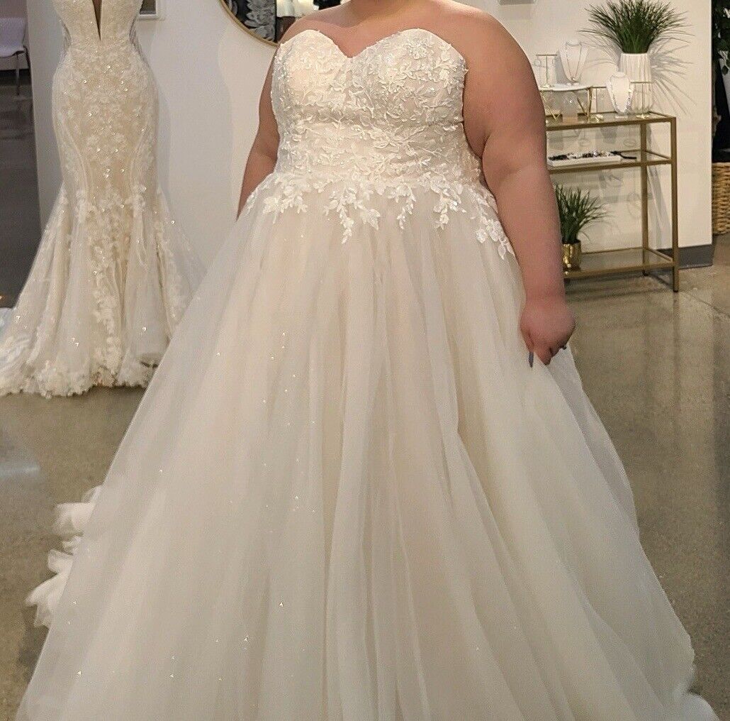 Stella York Plus Size 30 Wedding Dress unworn Unaltered EBay stella-york-plus-size-30-wedding-dress-unworn-unaltered-ebay