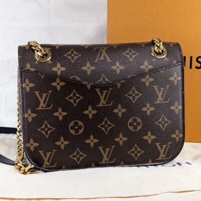 Authentic, very good condition, Louis Vuitton Passy chain