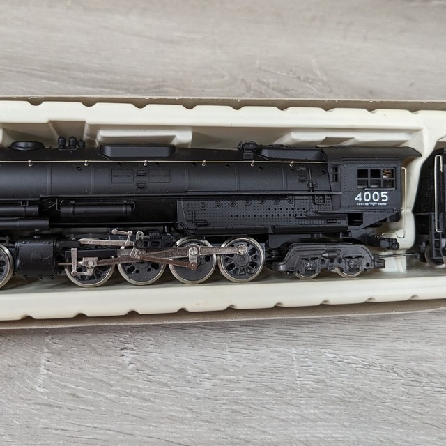 AHM 5114B HO Scale 4884 Union Pacific 4005 Big Boy Steam