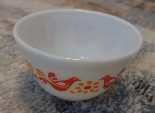 Vintage Pyrex 1.5 Pint Bowl With Friendship Birds And Flowers