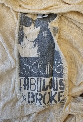 Camiseta sin mangas Young Fabulous And Broke con volantes de lentejuelas talla pequeña - Imagen 3 de 4