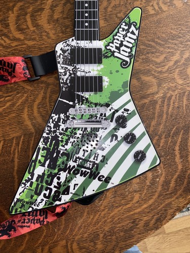 Paper Jamz Guitar Series 1 Wow Wee Instant Rock Star Gibson Explorer Tested 2009 - Picture 4 of 10