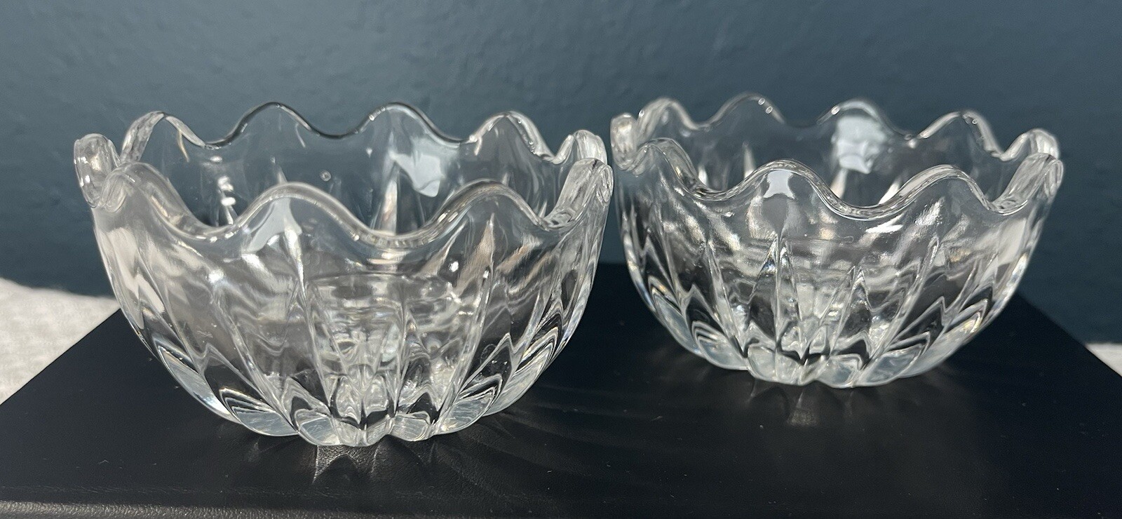 Set Of 2 Round Scalloped Edge Crystal Glass Dinner Table Dec