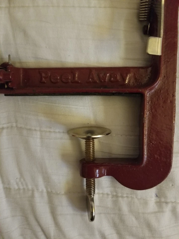 Back to Basics Peel Away - Pelador de patatas de manzana - Mango de madera de hierro fundido Foto 2 de 4