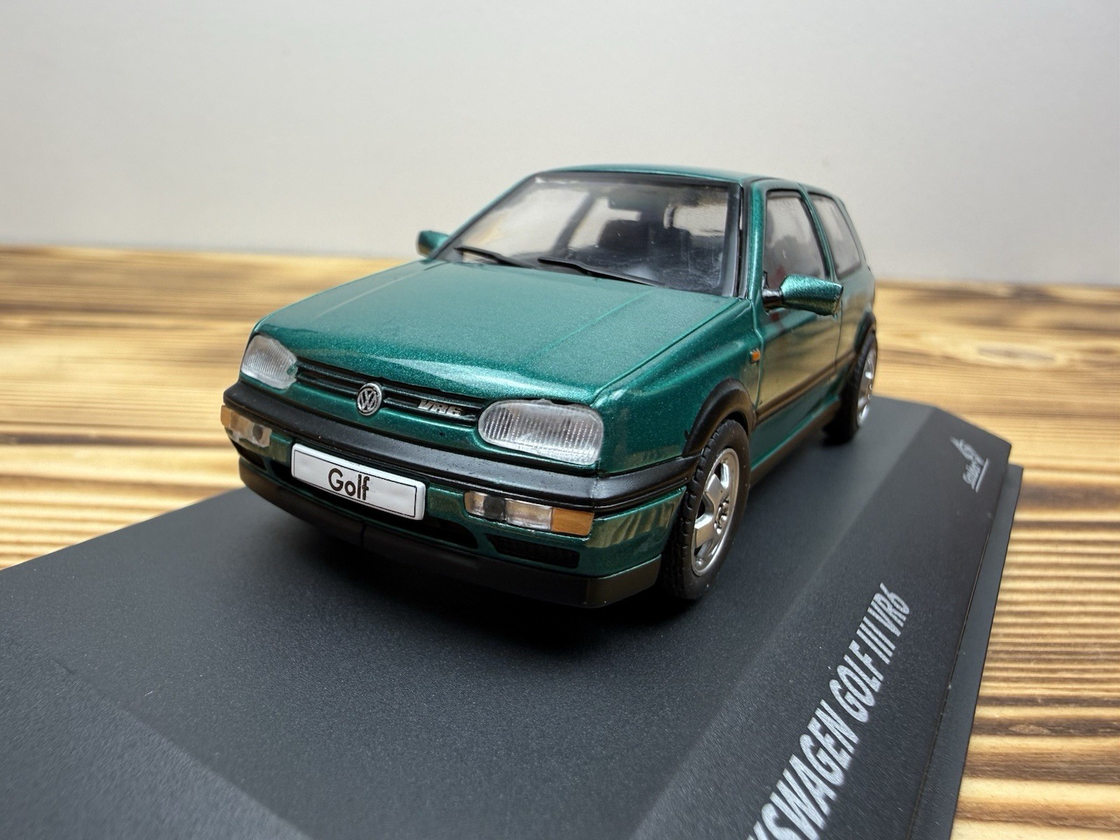 Miniature Volkswagen Golf MKIII Vr6 Solido 1/43 finition premium Dragon Green