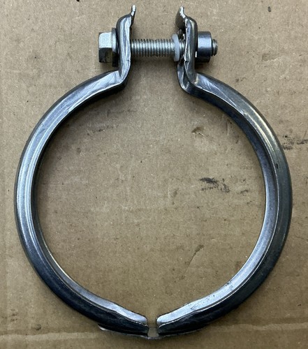 Muffler pipe connector clamp