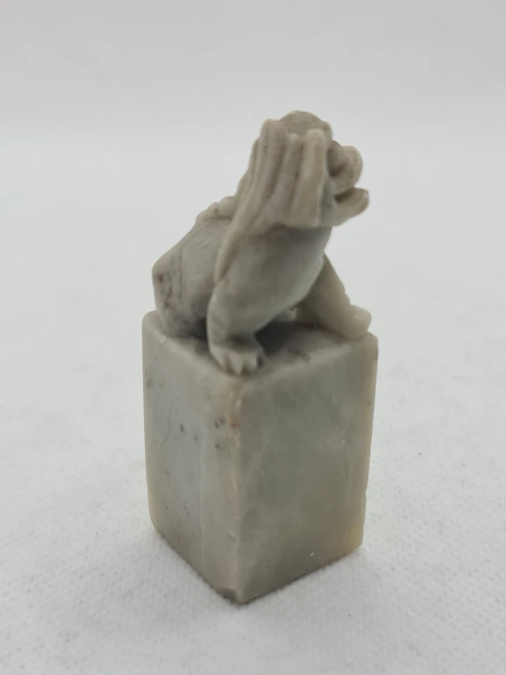 Estatueta vintage chinesa foo cachorro leão selo pedra sabão esculpida pedra verde - Imagem 2 de 4