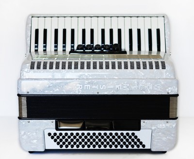 NEW Weltmeister Achat 80 Piano Accordion 80 Bass White Pearl incl Straps Case