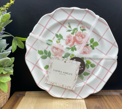LAURA ASHLEY Melamine Pink & White Carnations 8.5'' Salad Plates (SET OF 4) NEW