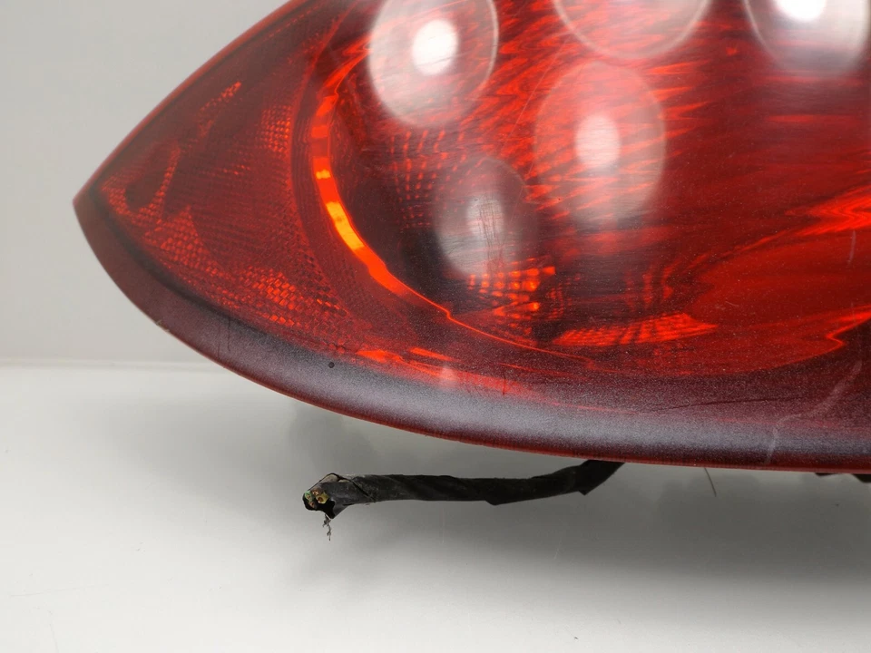 Luz trasera izquierda del conductor Chevrolet Cobalt/Pontiac G5 2005-2010 usada OEM Foto 3 de 4