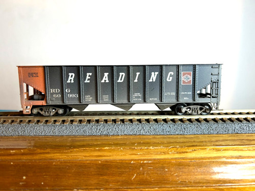 MDC #???  Coche tolva Reading 40' 3 bahías R. S. #60993 con Kadees y ruedas de metal 1:87 | Zustand: Used