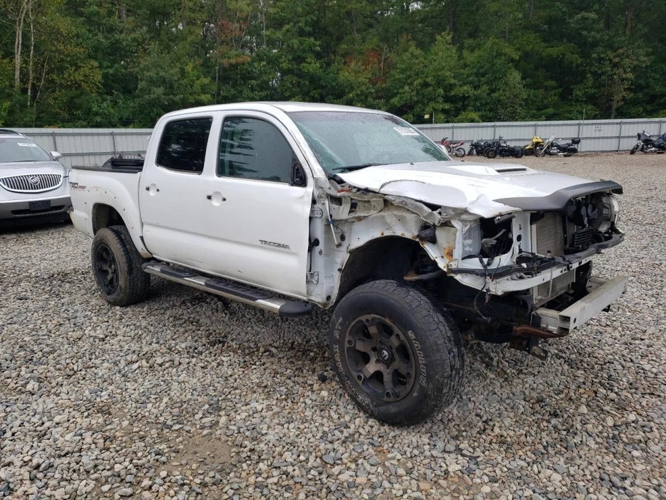 Used Rear Left Door Assembly Rear Side fits: 2015 Toyota Tacoma Crew Cab 4 Dr el Foto 4 de 4