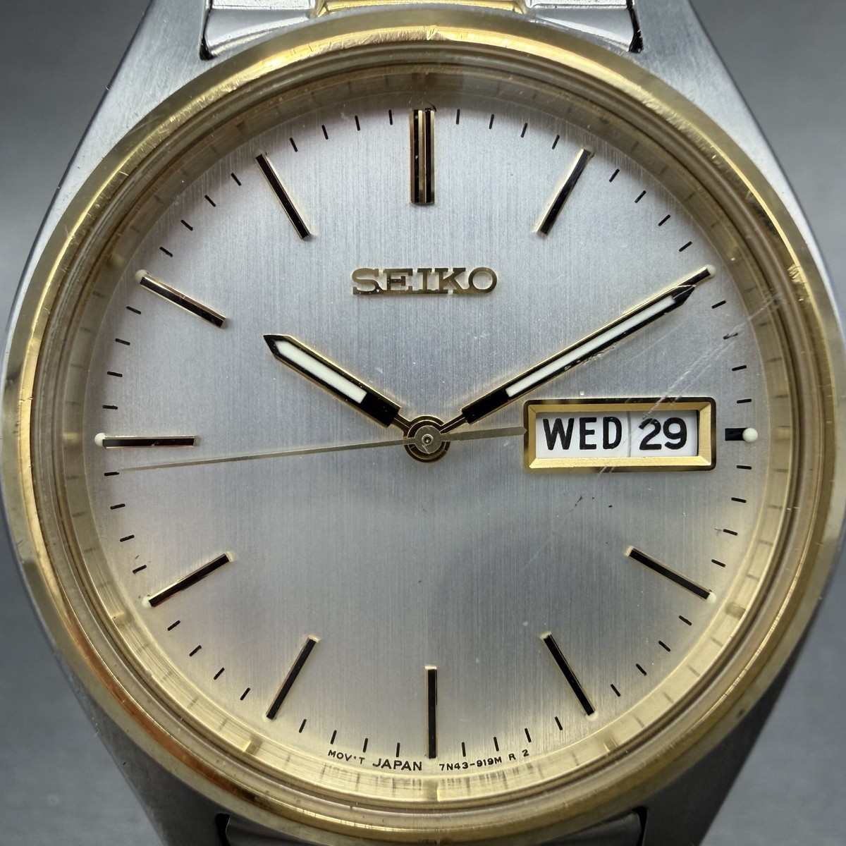 Seiko Watch Men 37mm Silver Dial Two Tone Daydate Round 7N43-9048