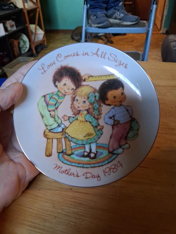 Vintage Mothers Day 1984 Avon Small Collectible  Plate No Stand Great Shape USA