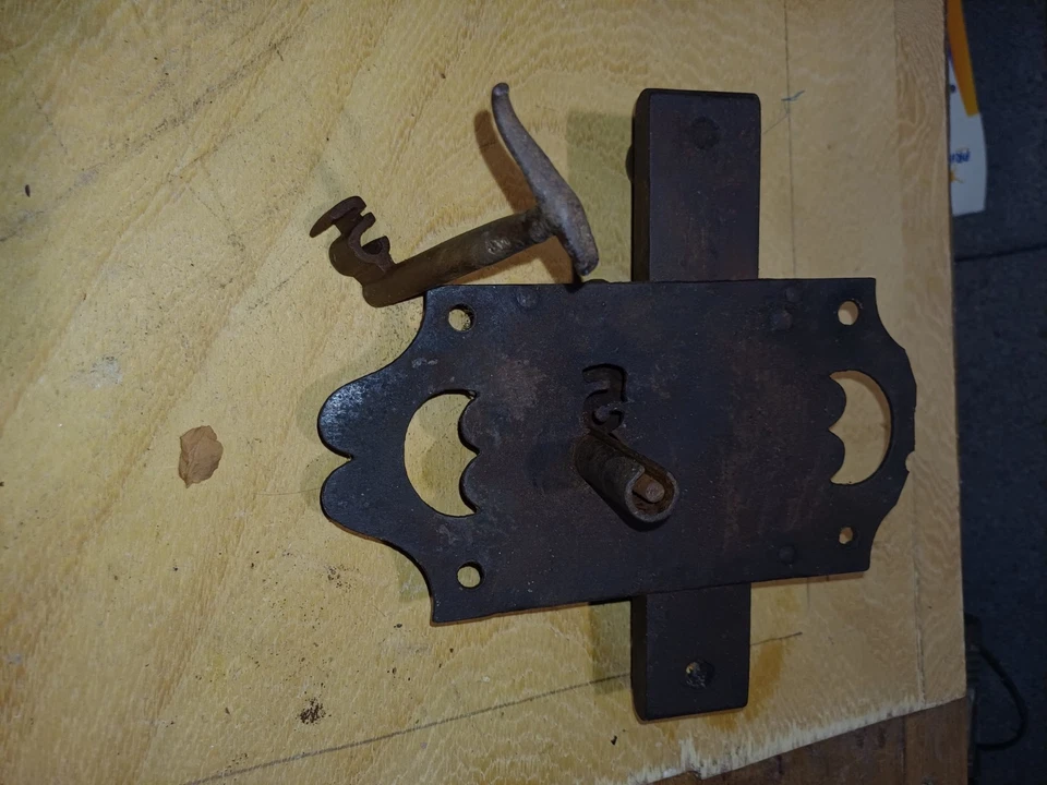 ancienne serrure de porte de chateau porche fer forgé avec clef - Photo 3/4