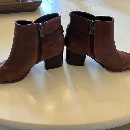 Isola Brown Leather zipper Ankle Boots Size 7 - 2.5 inch heel. Trendy - Picture 6 of 13