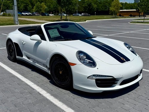2014 Porsche 911 Carrera 4 w/ PREMIUM PKG, BOSE AUDIO, SPORT CHRONO PKG, PDK Image 1 of 2