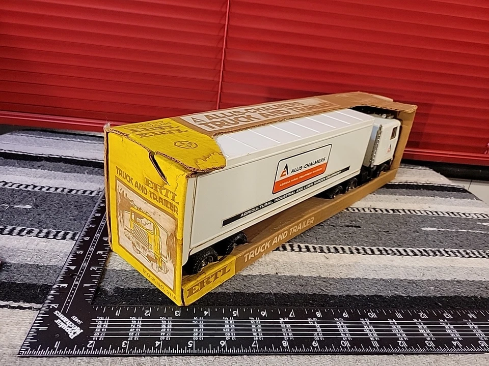 Ertl Allis Chalmers Chevy Semi 1/25 Replica Collectible - Image 2 of 4