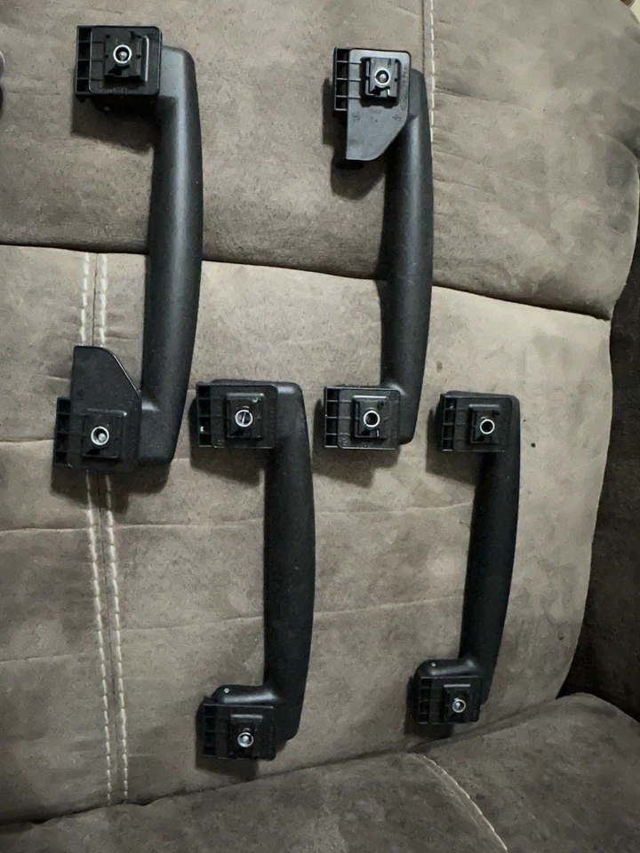 玛莎拉蒂 Levante 2015 前后手柄内部顶顶抓取套装 — 第 2/2 张图片