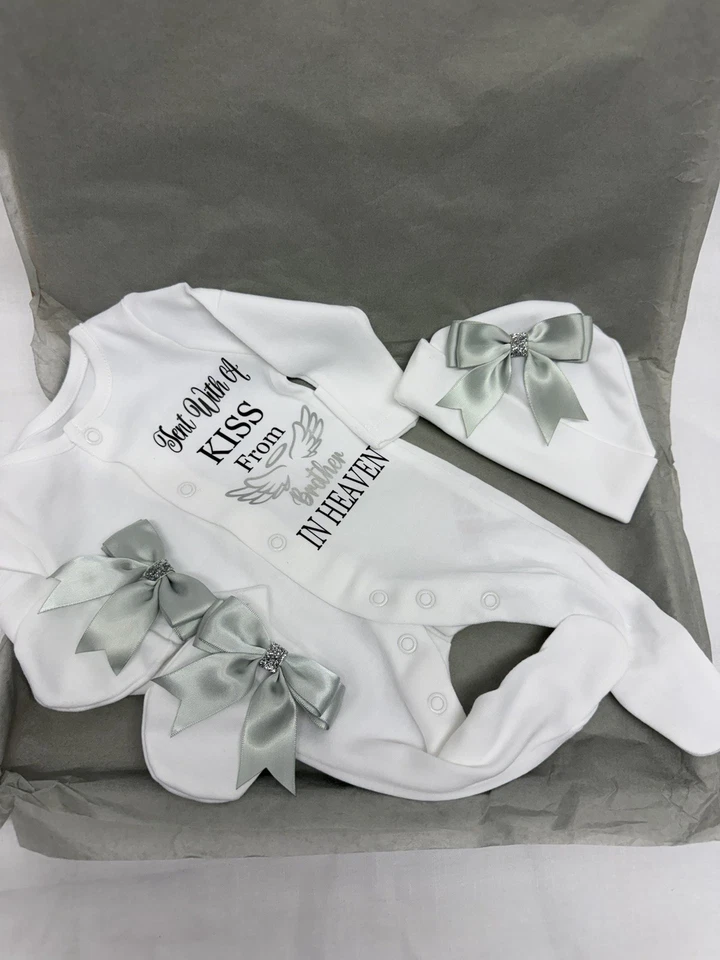 Baby Schlafanzug Mütze Handschuhe Box Set personalisiert jede Person geschickt Kuss Neugeborene