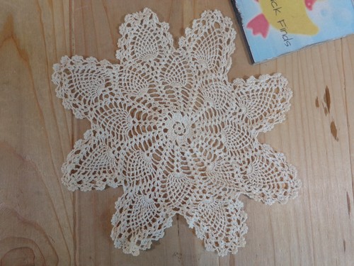 Vintage DOILY Set of 2 BEIGE Handmade Crochet Wheat Points Triangles 11" & 7" - Picture 5 of 5