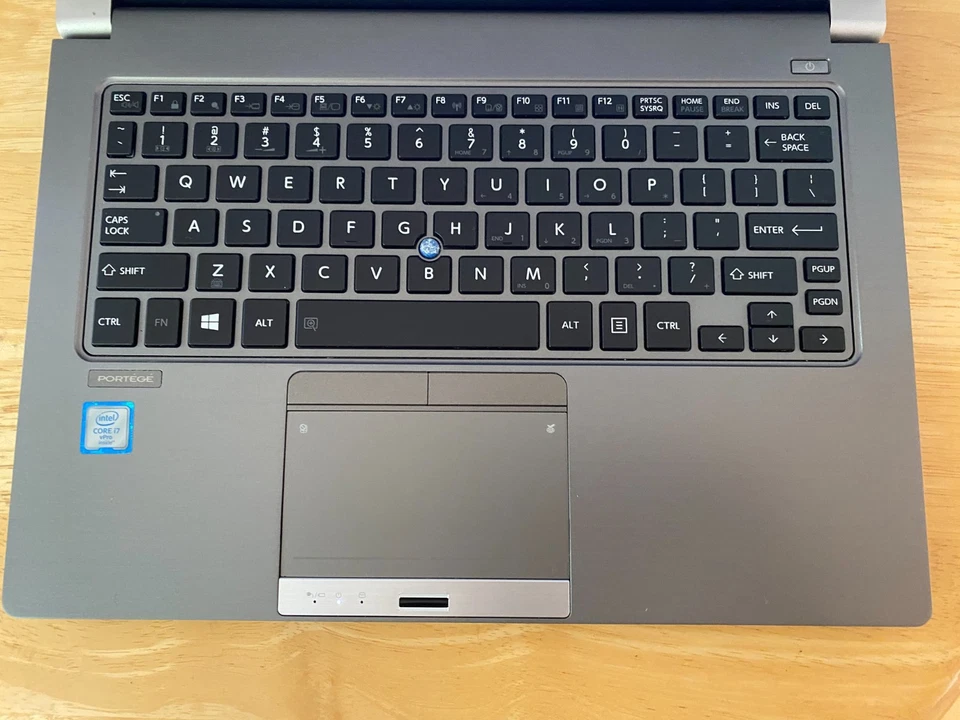 Toshiba Portege Z30-C1320/i7-6600u/2,6 GHz/8 GB RAM/256 GB SSD WIN10PRO con OEM Foto 2 de 4