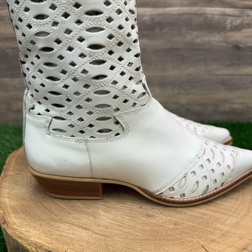 Nine West Women - Size 8.5M - White Waffle Boots Style Valencia - Picture 6 of 14