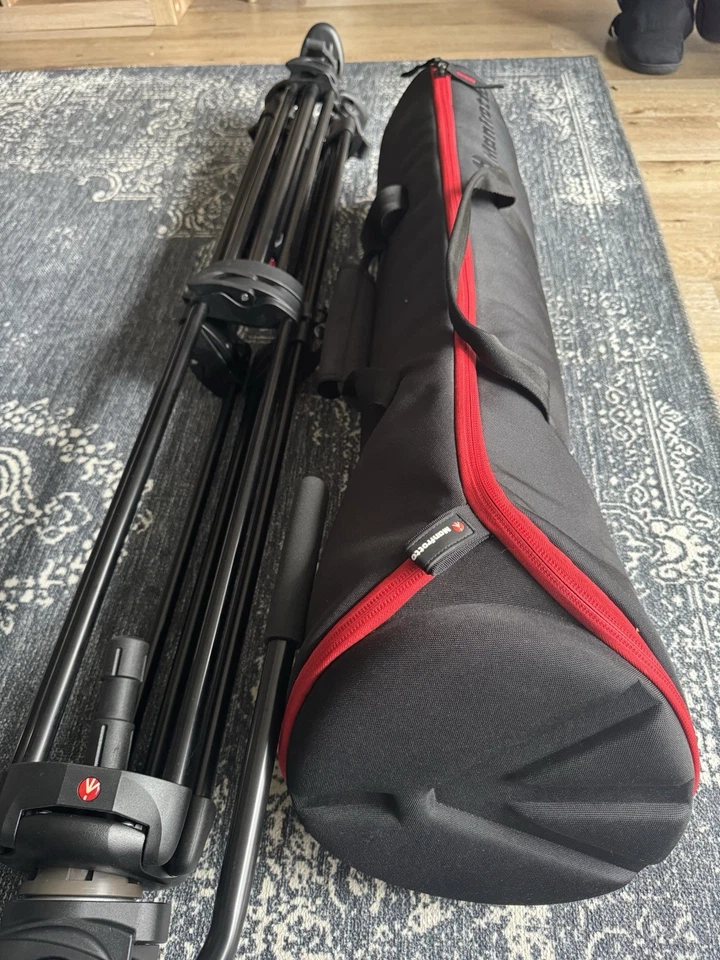 Trípode de video profesional Manfrotto 546B stock muerto tienda stock muerto Foto 4 de 4