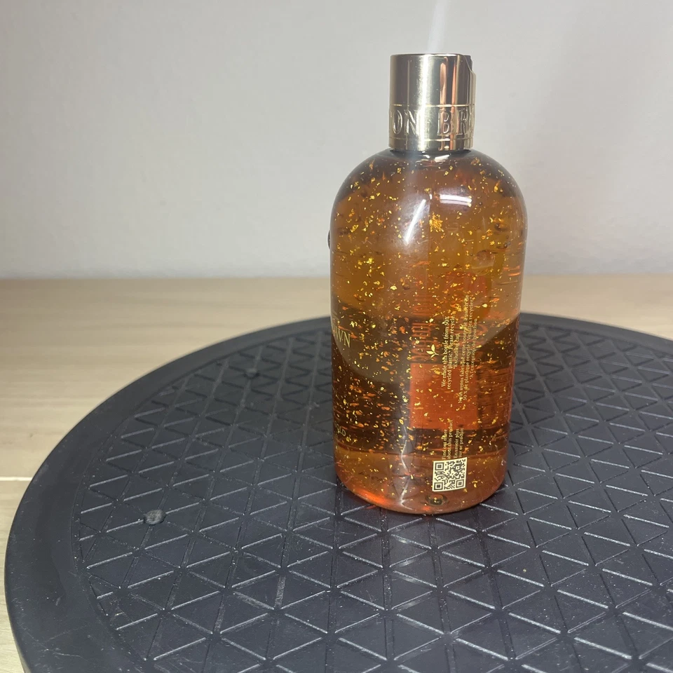 Gel de baño y ducha fascinante Oudh Accord y dorado 10 fl. oz. Foto 2 de 4