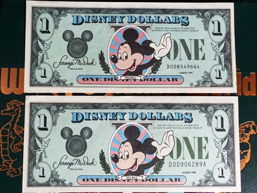 Vintage 1986 WALT DISNEY WORLD Magic Kingdom Hardcover WITH (4) Disney Dollars - Picture 3 of 9