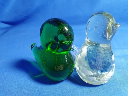 Little Group of 4 Glass Birds, Green One is Swedish - Picture 4 of 9
