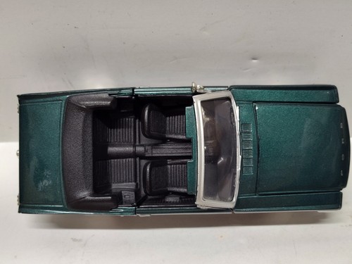 Motor Max 1964 Dark Green Ford Mustang Convertible 1:24 Diecast Model #68012 Toy - Picture 13 of 24