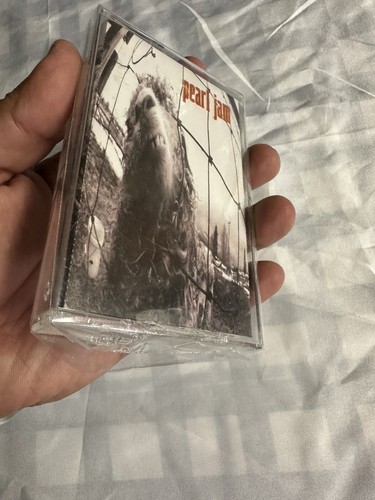 Pearl Jam "VS.” Cassette 1993 Epic ZT53136 Daughter Sealed 12 Tracks - Picture 4 of 5