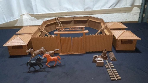 VINTAGE FORT APACHE LOUIS MARX Play Set Accessories