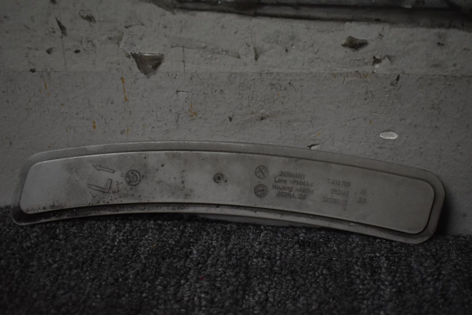 2019-2023 BMW 330I BASE LEFT REFLECTOR PANEL FACTORY OEM - Image 4 of 4