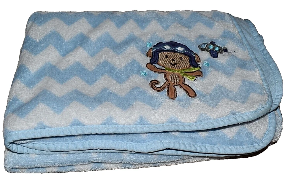 Cobertor de bebê berço de lã pelúcia avião piloto Chevron azul branco 5S Carter's - Imagem 2 de 4