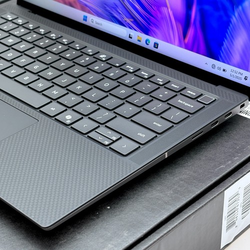 Dell Precision 5490 14" QHD+ Touch Ultra 9 185H 32GB 1TB SSD NVIDIA RTX 1000 Ada - Picture 9 of 19