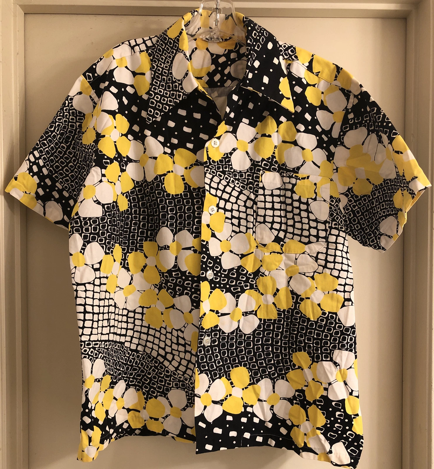 Hawaiian Shirt Black White Yellow Floral Large Button Pocket Short Sleeve