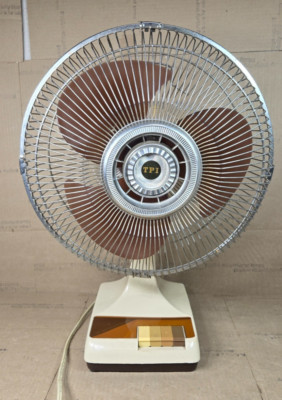 Vintage 12  Oscillating Fan Usted Electric Fan Model No. KH-203 Desk Fan TESTED 