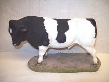 Sherratt and Simpson figurine of a Holstein Bull #57329, very good condition