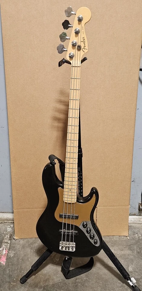 2006 Fender American Deluxe 4 String Jazz Bass Guitar Maple Montego with Case - Image 2 of 4
