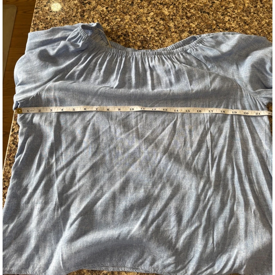 Топ CeCe синий шамбре с открытыми плечами кружевная отделка рукав 3/4 женский размер L б/у в отличном состоянии - Изображение 4 из 4