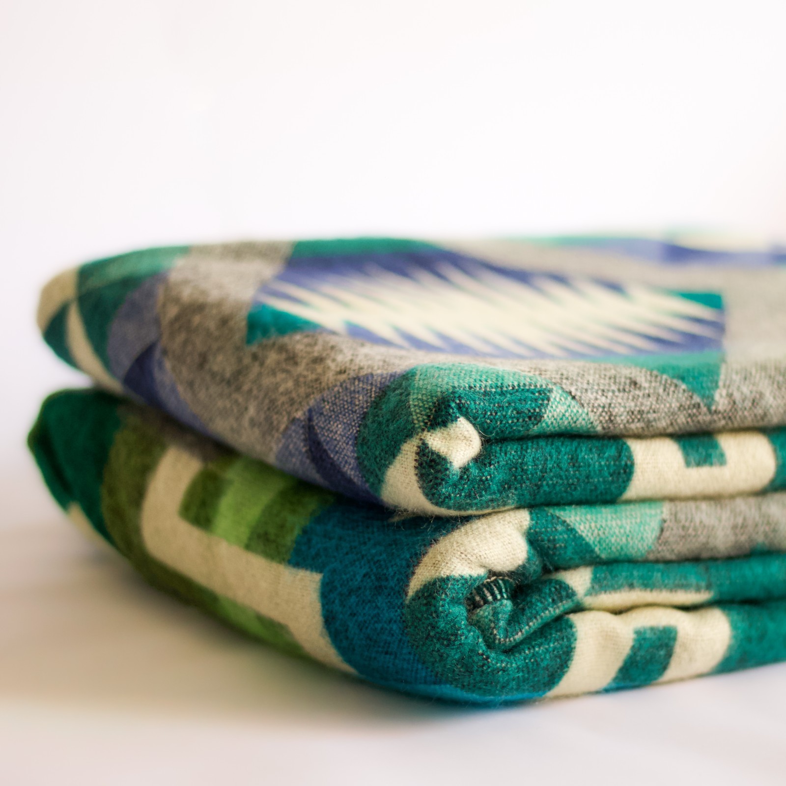 Throw Xl King 90x75 Reversible Thick & Warm Handmade Ecuador