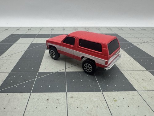 1979 79 Chevy Blazer K5 Collectible 1/64 Scale Diecast Diorama Model - Picture 2 of 5
