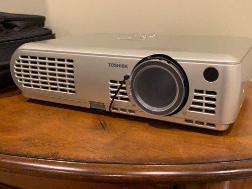 Toshiba TLP-S70 Projector - Picture 3 of 11