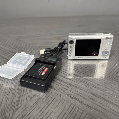 Kodak Digital Camera EasyShare V550 5.0MP Silver Tested W/ Charger